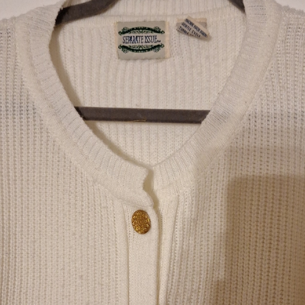 Elegant White Button-Up Cardigan - Picture 3 of 10